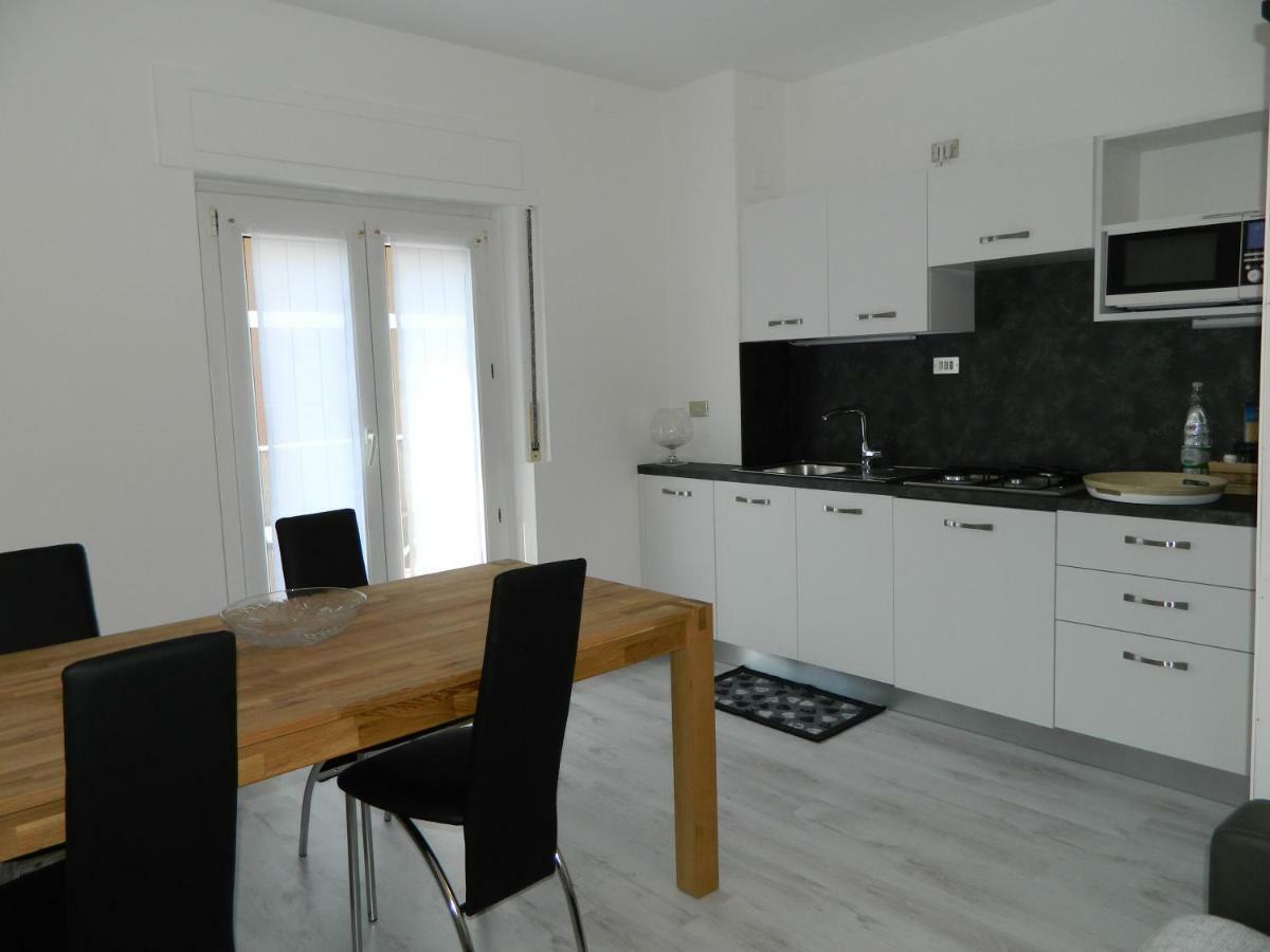 Apartamento Wind Torbole Sul Garda Exterior foto